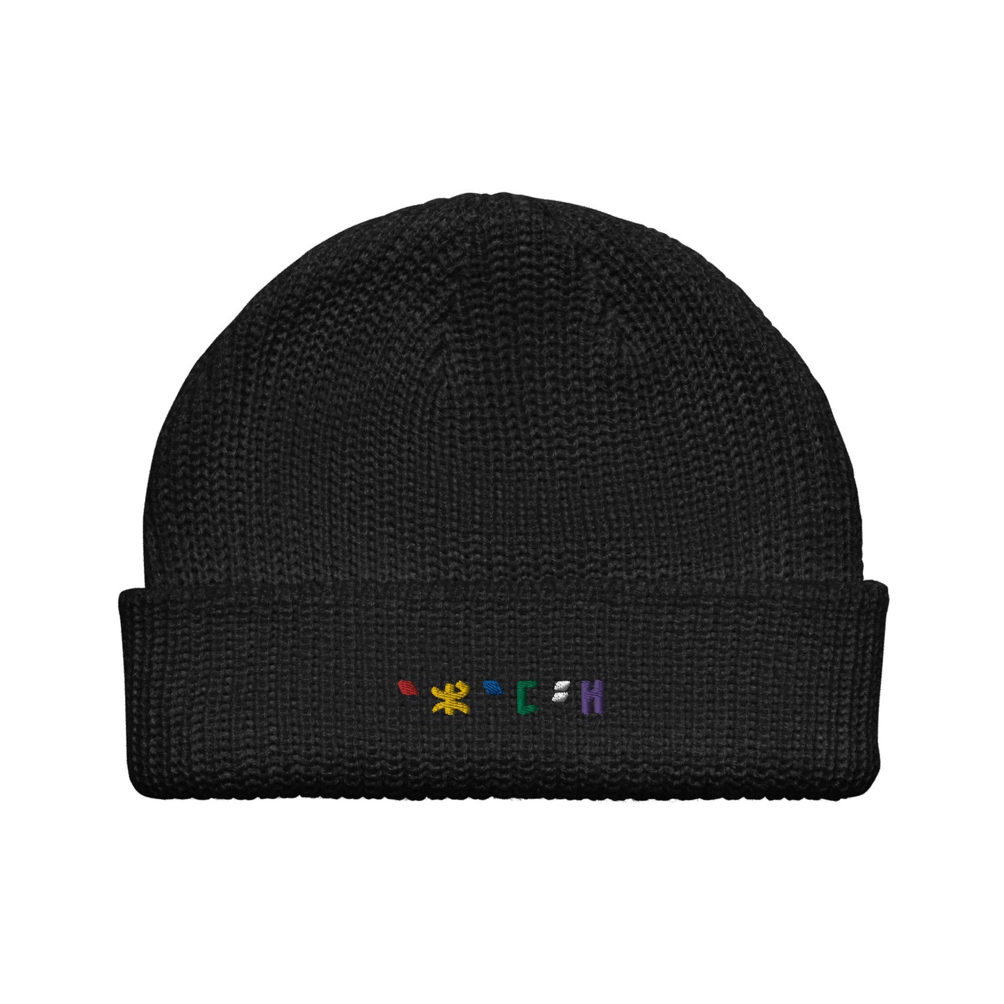 Bonnet de pécheur brodé Azamul en Tifinagh, l'alphabet amazigh, posé sur le sol; par Azamoul mode et accessoires berbères. Le bonnet de couleur noire