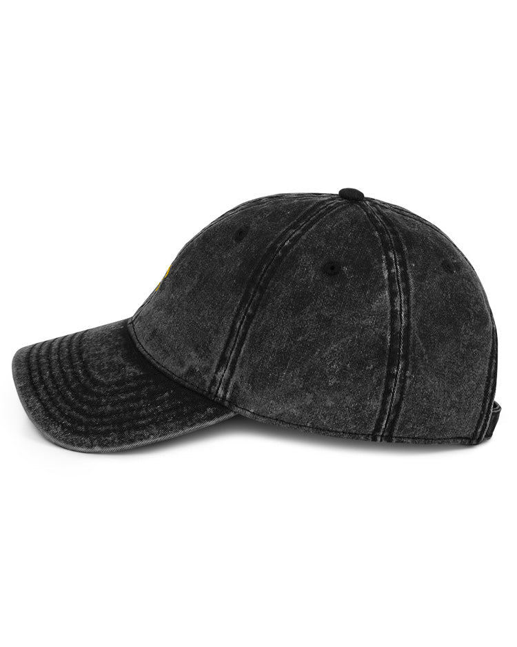 Casquette vintage sur le coté noire brodée au symbole YAZ de liberté et noblesse chez les amazighs par azamoul mode et accessoires berbères