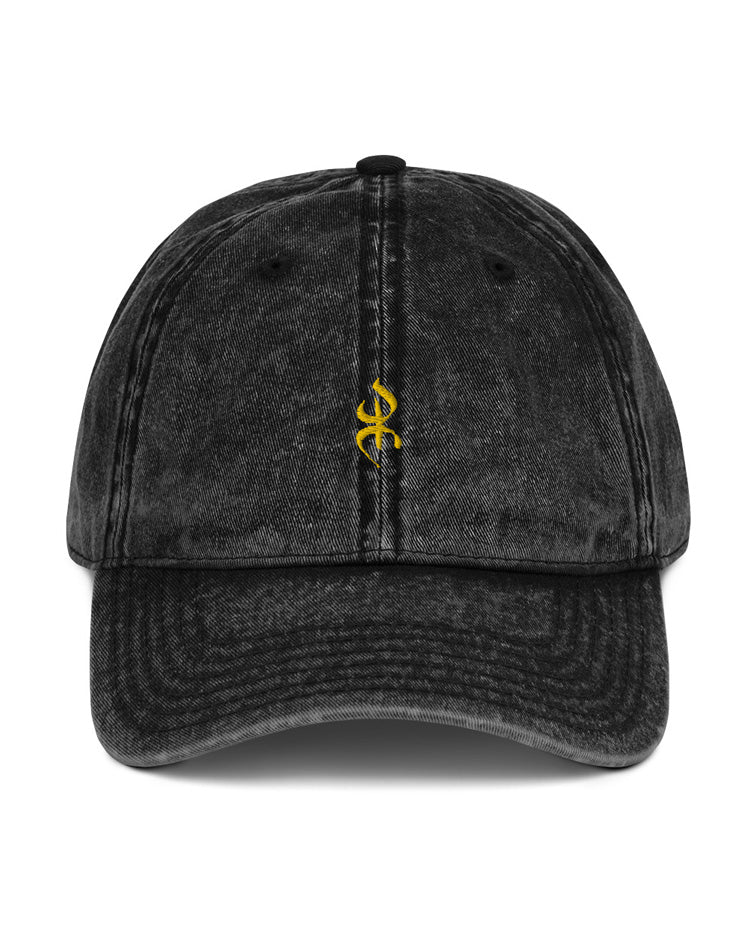 Casquette YAZ vintage noire brodée au symbole YAZ de liberté et noblesse chez les amazighs par azamoul mode et accessoires berbères