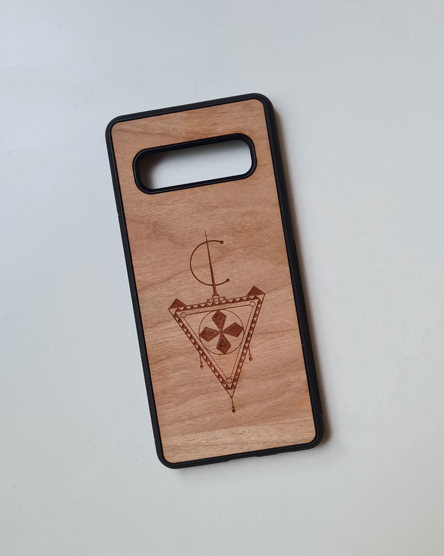 Coque en bois azamoul mode et accessoires berbères avec le design afzim tiseghnest gravé pour Huawei