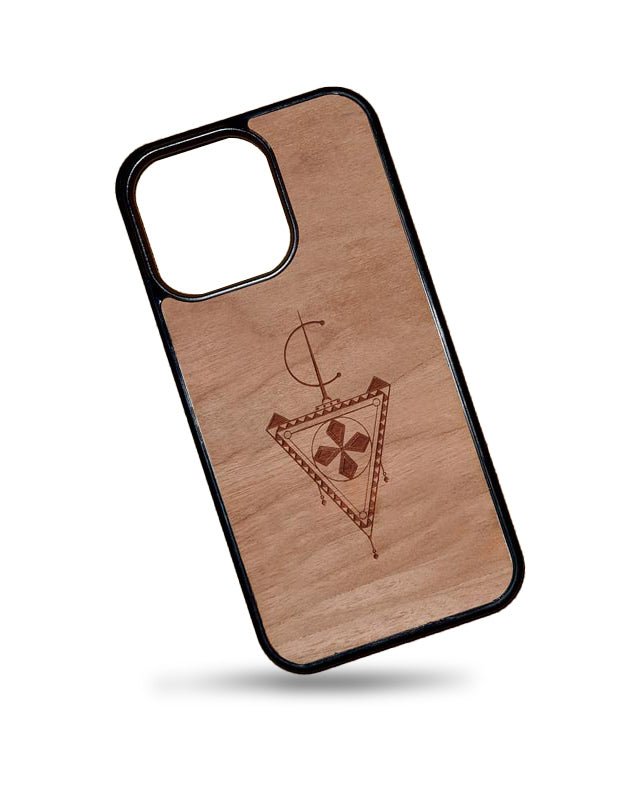 Coque en bois Azamoul mode et accessoires berbères pour Iphone avec le design Afzim Tiseghnest