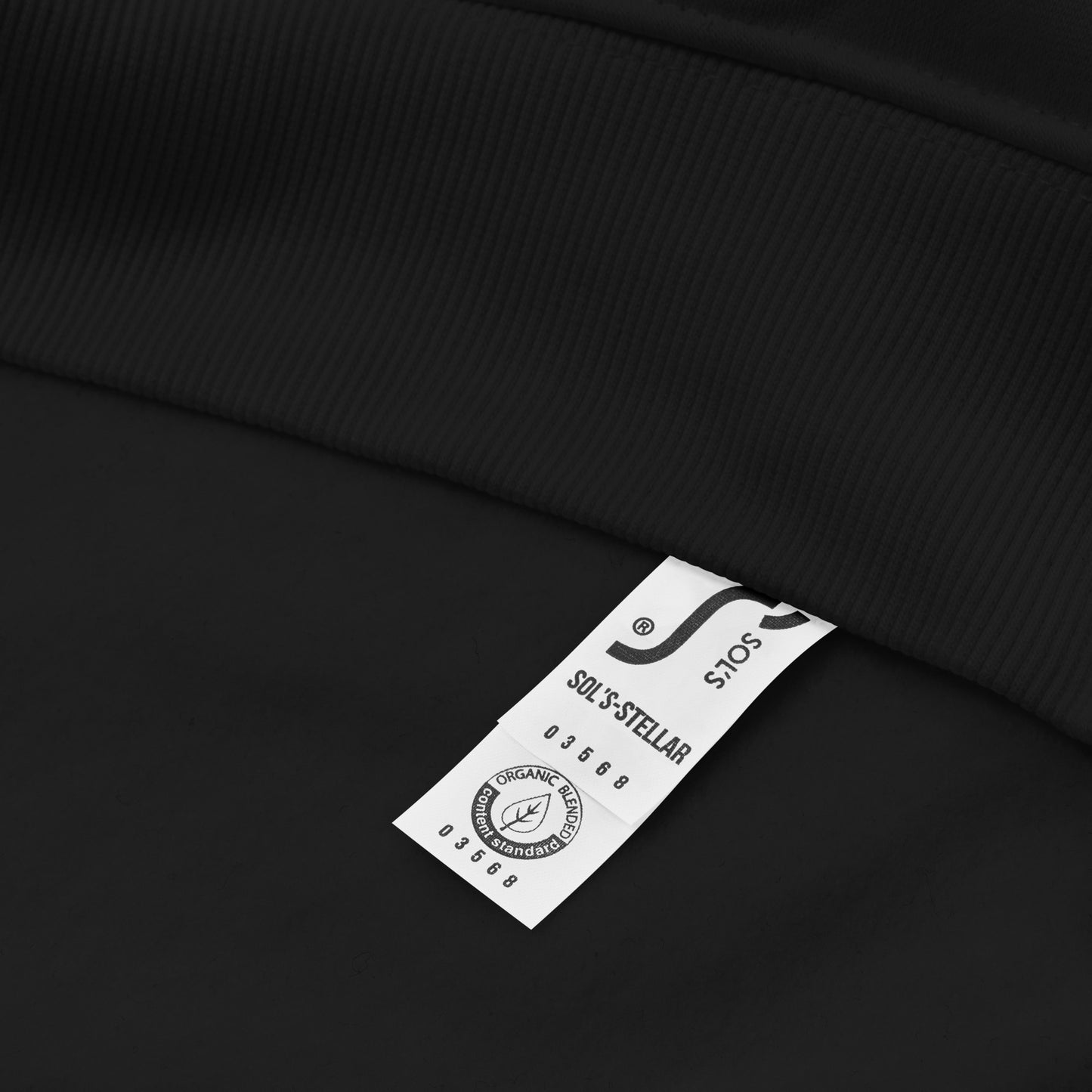 sweat à capuche 100% coton de couleur noir, brodé avec azamul en tifinagh la langue berbère amazigh kabyle de couleur noire par azamoul mode et accessoires berbères