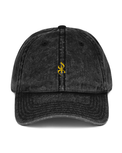 Casquette YAZ vintage noire brodée au symbole YAZ de liberté et noblesse chez les amazighs par azamoul mode et accessoires berbères