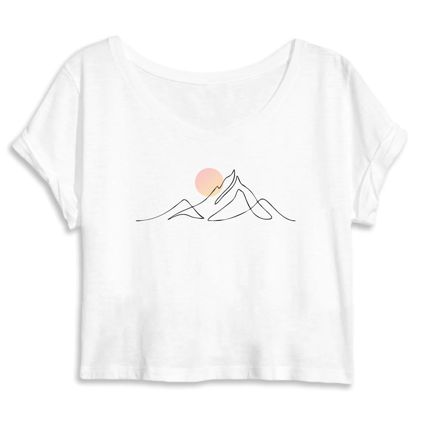 Crop top Blanc avec motif minimaliste de la montagne de djurdjura de la kabylie avec la lune qui apparaît au dessus de ces montagnes par azamoul mode et accessoires berbères amazigh 