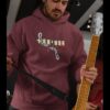 Homme qui porte un sweat à capuche thilelli liberte par Azamoul de couleur bordeaux