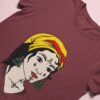 Alycia femme porte t-shirt femme berbère kabyle amazigh de azamoul  bordeaux
T-shirt blanc femme berbère Amazigh par Azamoul Mode et Accessoires Berbères : design traditionnel avec tatouage facial symbolique, foulard kabyle amendil coloré, bijoux berbères et symbole berbère. Portez votre identité fièrement