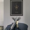 Affiche du bijou Afzim/Tiseghnest le symbole berbère dans un salon sur Azamoul mode et accessoires et culture berbère et amazigh et décoration intérieure
