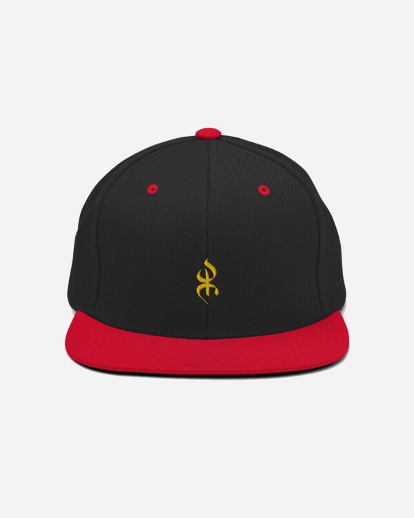 Casquette Snapback au symbole Yaz brodé symbole de peuple libre des berbères amazigh par azamoul mode et accessoires de couleur noir et rouge