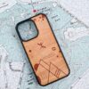iphone-coque-en-bois-abstract-amazigh-fabrication-100-francaise-azamoul-x-coque-en-boisazamoul-907553 Coque en bois Abstract Amazigh l'univers amazigh berbère par Azamoul mode et accessoires berbères pour iPhone posée sur une carte de quartier