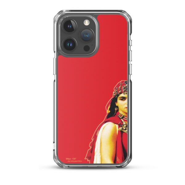 coque-iphone-dihya-la-reine-guerriereazamoul-791278_be38f0ff-130d-4197-9882-8b83d67d3434 Coque iPhone rouge avec portrait de la reine guerrière amazighe Dihya en costume traditionnel berbère.