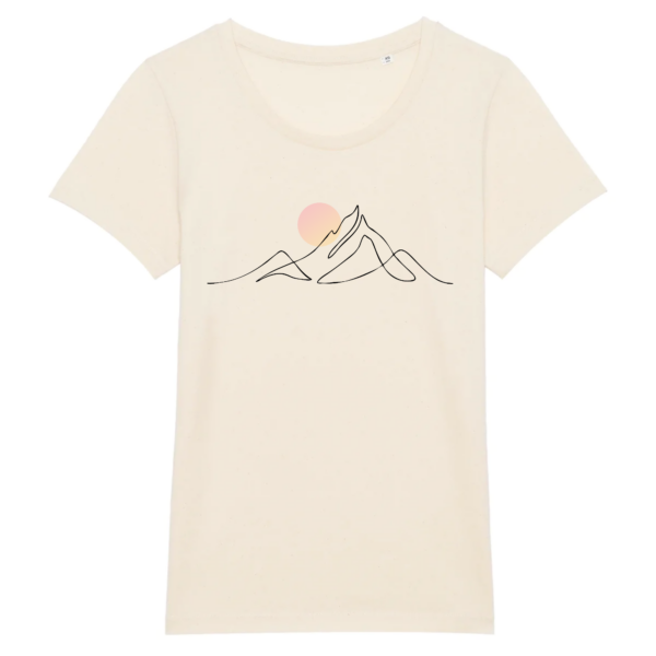 tshirt_djurdjura_montagne_de_kabylie_pour_femme_couelur_naturel tshirt naturel 100% coton pour femme avec djurdjura montagne de la kabylie en algérie style minimaliste et une lune qui se lève sur la montagne djurdjura