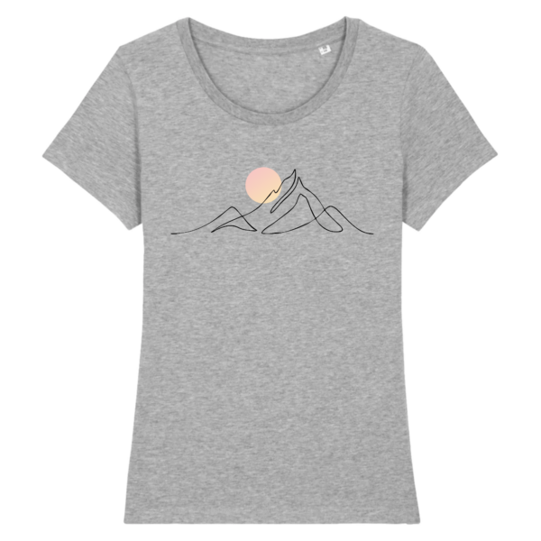tshirt_djurdjura_montagne_de_kabylie_pour_femme_gris tshirt gris 100% coton pour femme avec djurdjura montagne de la kabylie en algérie style minimaliste et une lune qui se lève sur la montagne djurdjura
