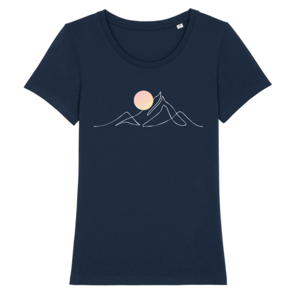 tshurt_djurdjura_montagne_de_kabylie_pour_femme_bleu tshirt bleu marine 100% coton pour femme avec djurdjura montagne de la kabylie en algérie style minimaliste et une lune qui se lève sur la montagne djurdjura
