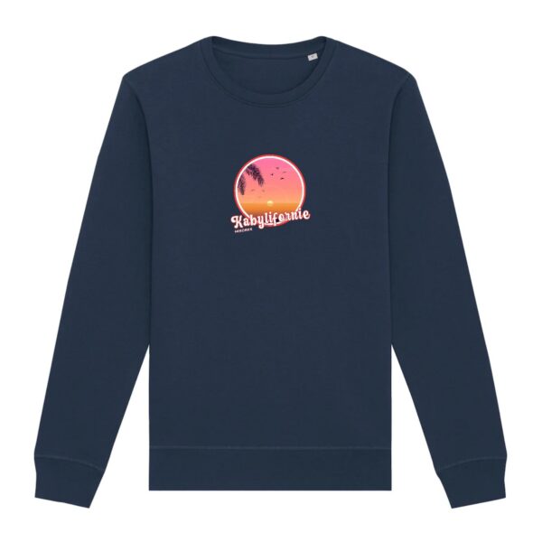 Pull kabylifornie pour homme, avec un design de la lune, mer et arbres rend hommage à la région de kabylie en Algérie couleur bleu marine