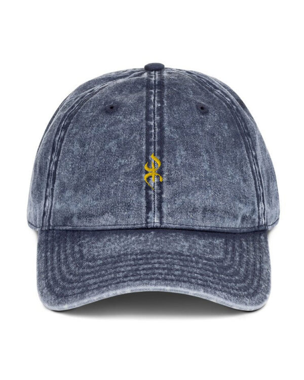 Casquette vintage blue marine brodée au symbole YAZ de liberté et noblesse chez les amazighs par azamoul mode et accessoires berbères